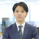 情シス社員のバストアップ写真