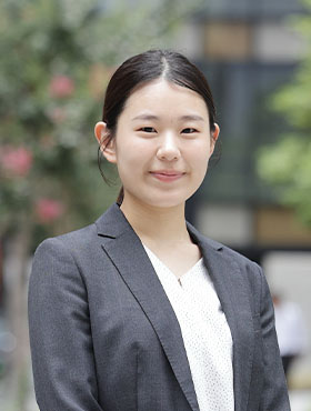 新卒採用2021年入社東日本営業部海外営業担当社員のバストアップ写真