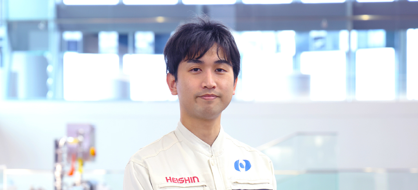技術担当 志毛 陽介のインタビューの口絵